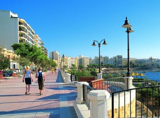 Apartment St Georges Bay Oasis Steps From The *