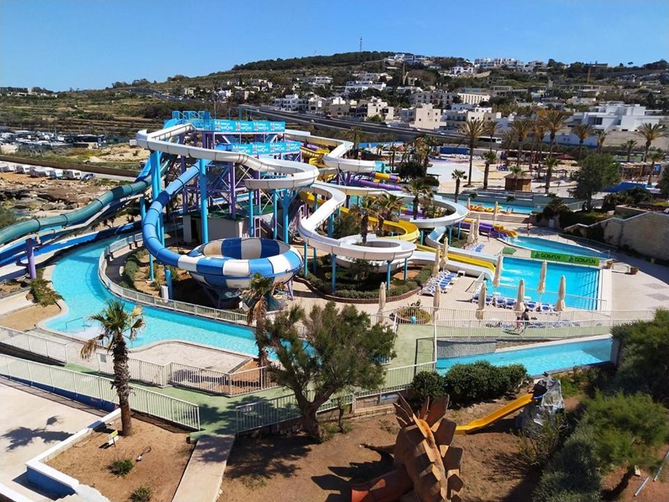 Appartement St Georges Bay Oasis Steps From The San Ġiljan